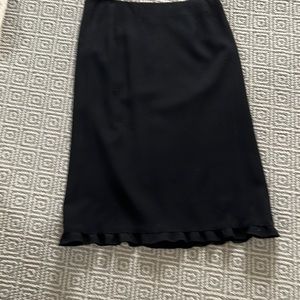 Skirt with scalloped edge